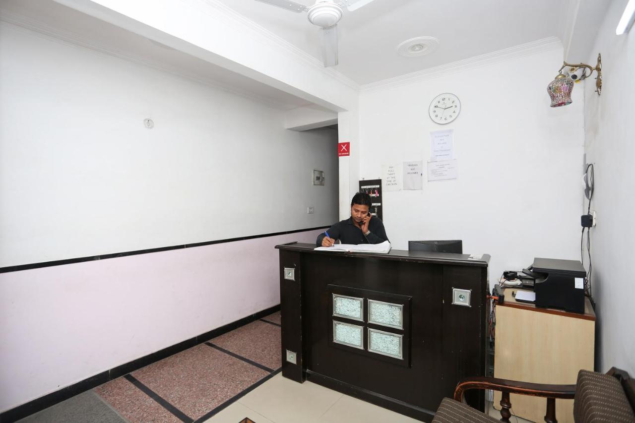 Oyo 8253黄金高地酒店 新德里 外观 照片